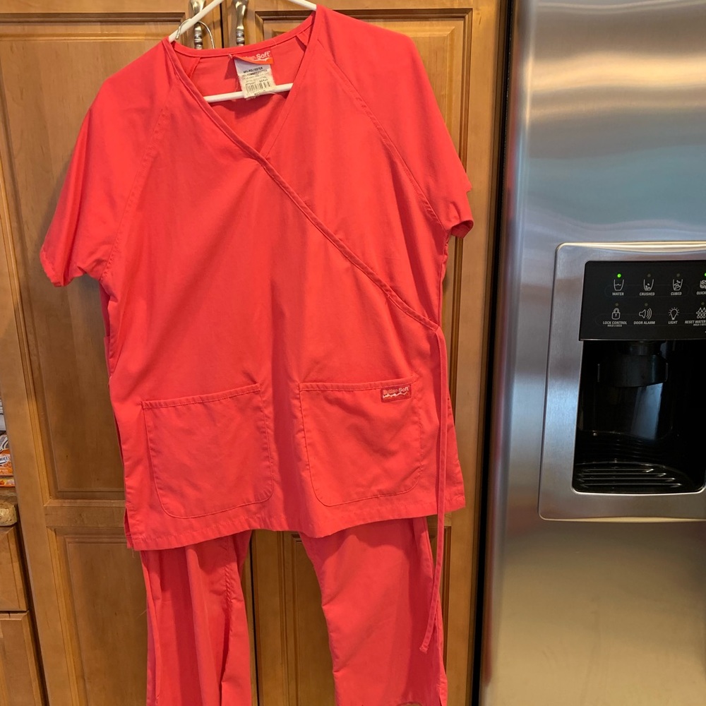 Women’s scrub set